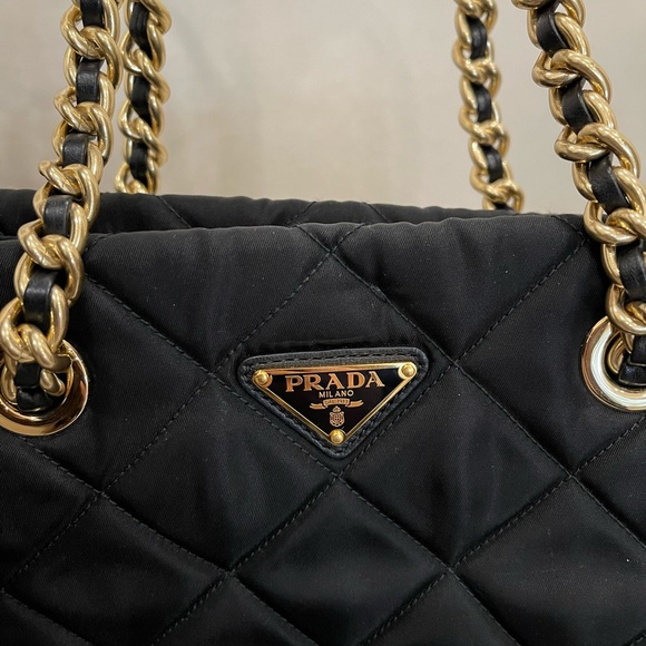 💯 Authentic LIKE NEW PRADA Re-Edition 1995 Tote 🖤 - Picture 5 of 12